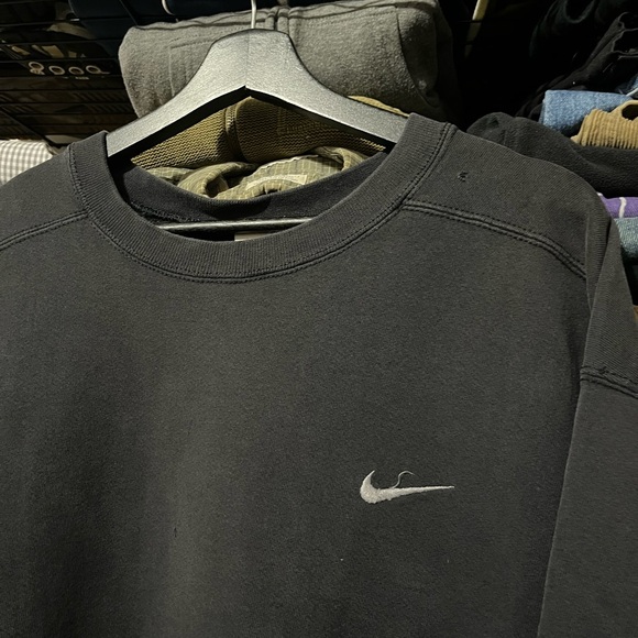 90s vintage Nike Men's Black distressed Crewneck Sweater - Picture 2 of 8